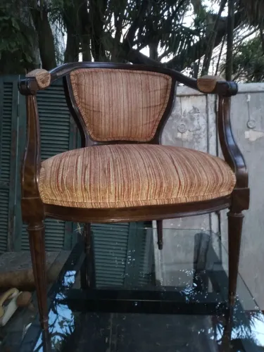 Cadeira estilo Lois XVI...