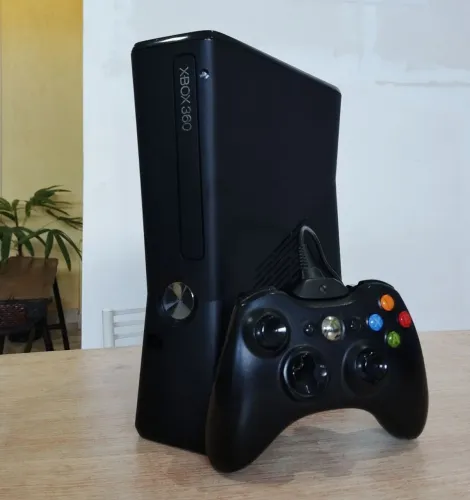 Xbox 360 Slim DESBLOQUEADO HD 226 GB