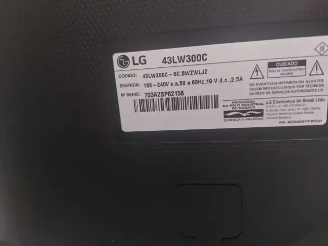 TV 43 polegadas LG com tela quebrada