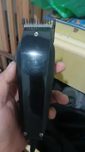 Maquina de cortar cabelo completa com os pentes mais tesoura