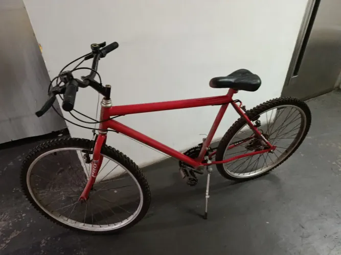 Bike aro 26 semi nova. EXCELENTE ESTADO
