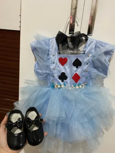Romper de luxo e kit Alice no país das maravilhas tamanho 1-2 anos.
