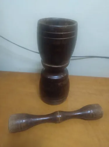 Pilão antigo grande