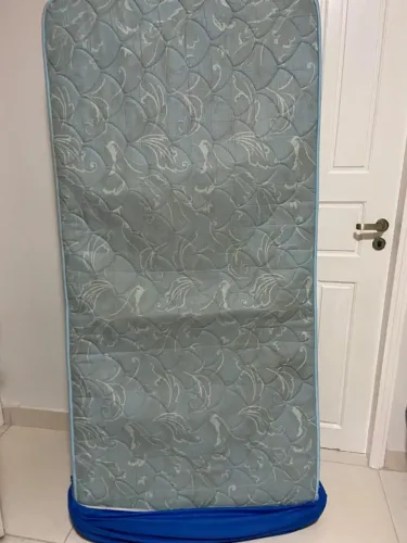 colchão, 92cm de largura por 1m90cm de altura