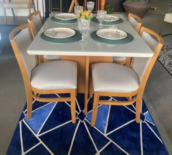 Mesa Alice com 4 Cadeiras Marina 1,20m x 0,90m