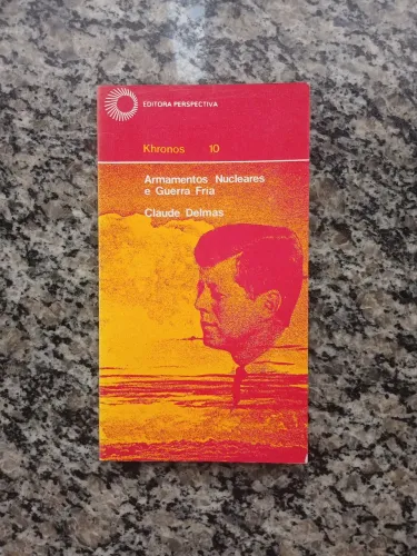 Livro Armamentos Nucleares e Guerra Fria