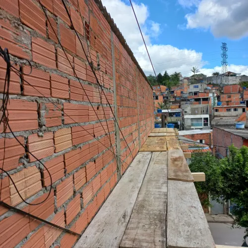 Pedreiro, telhadista, eletricista