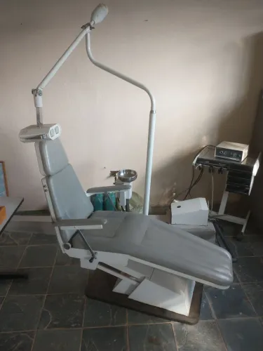 Cadeira dentista ou estúdio de tatuagem e mais