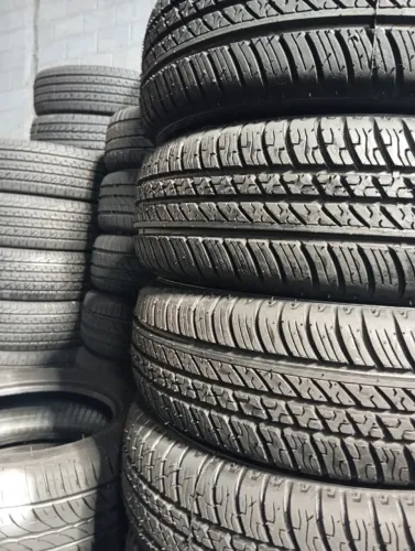 Pneu Starke em ótimo estado 175/70 R13. Aproveite