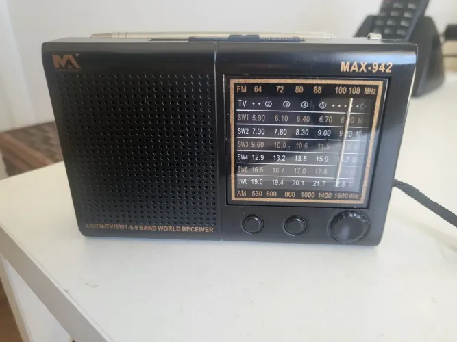 Rádio Portátil AM/FM/SW1-6 Bandas MAX-942