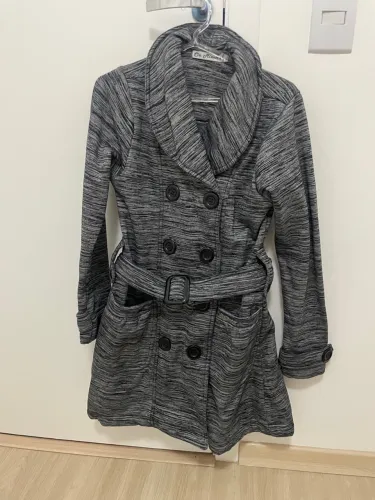 Casaco feminino cinza com cinto