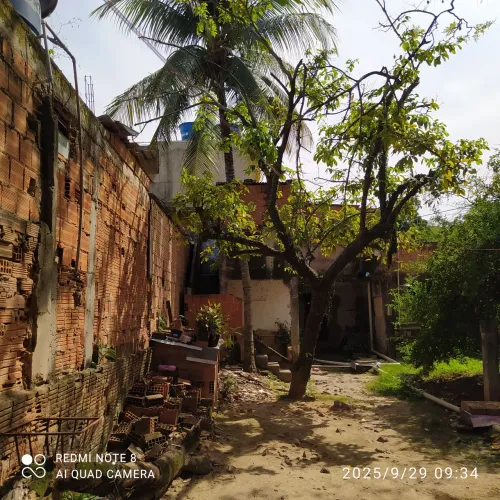 Vendo terreno com 2 casas