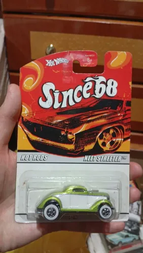 HOT WHEELS SINCE 68 FORD NEET STREETER