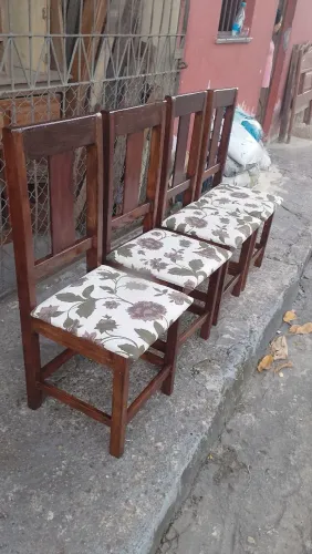 Cadeiras de madeira maciça 130$ A UNIDADE