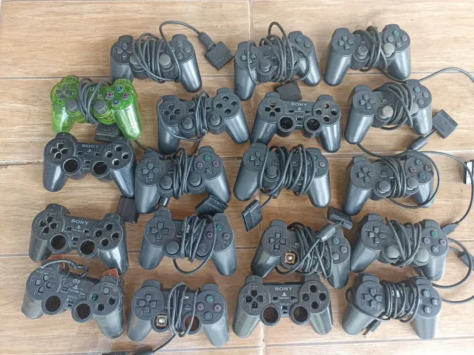 Lote de controles PS2 com defeito 