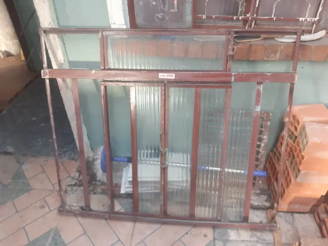 Janela de ferro 1.20 de largura por 1.0 de altura