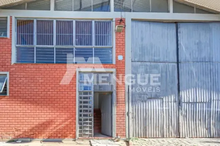 Aluga-se pavilhão em condominio 750m² no Navegantes por R$ 8.000,00.