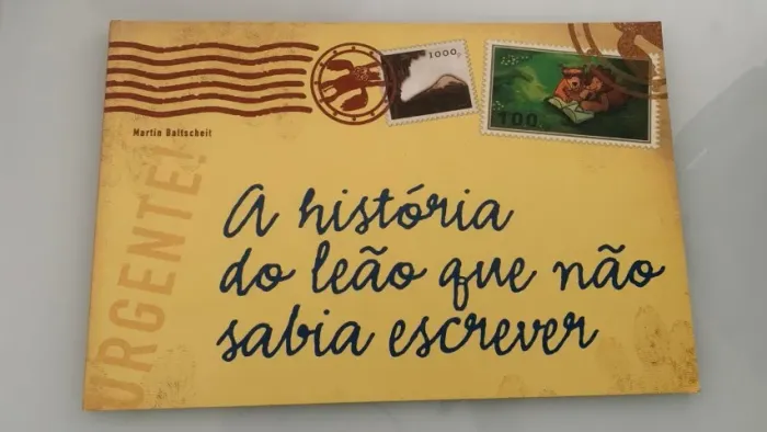 A história do leão que não sabia escrever - Martin Baltscheit | Português | Martins Fontes
