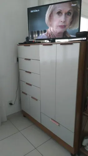 Comoda grande 4 gavetas e 4 portas