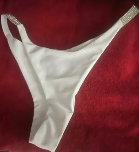 Biquíni calcinha branco com strass laterais M novo