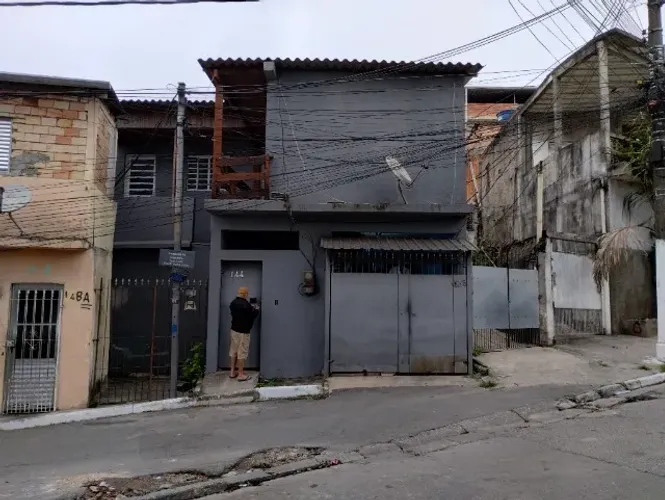 Casa sobreposta - Pq Santo Antonio - Rua Durval Guerra de Azevedo - 04 cômodos