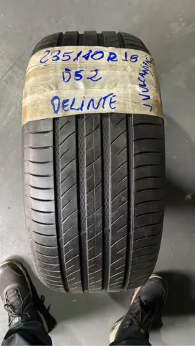 Pneu Delinte 235/40R18 meia vida 