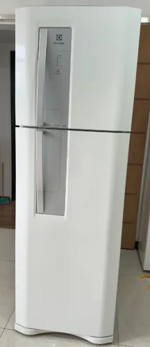 Geladeira electrolux 382L