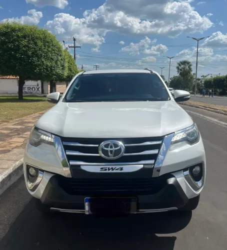 Toyota Hilux SW4 SRX 4X4 2.8 TDI 16V Dies. Aut. 2017