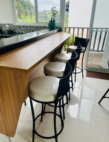 Banquetas Elegantes para Balcão - 320 cada