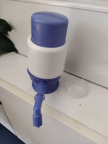 Dispensador manual de água 