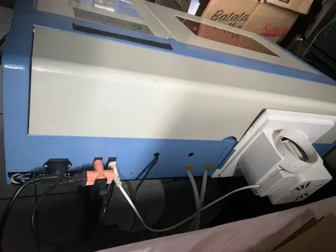 Máquina de corte a Laser de CO2 40w fechada