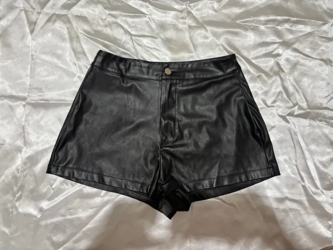 Short estilo couro cintura alta, shein, tamanho M 