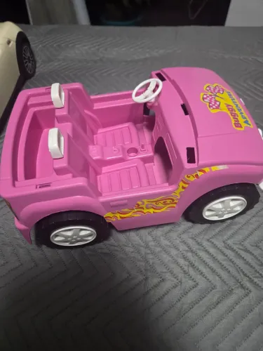 Carro de brinquedo