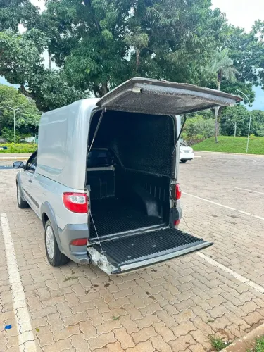 Capota de fibra com porta e tranca