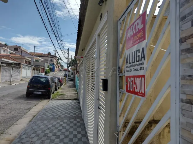 Casa para alugar com 2 dormitórios, cozinha conjugada banheiro e lavanderia. Vila Gustavo.