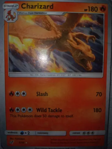 Carta pokémon do charizard de colecionador 