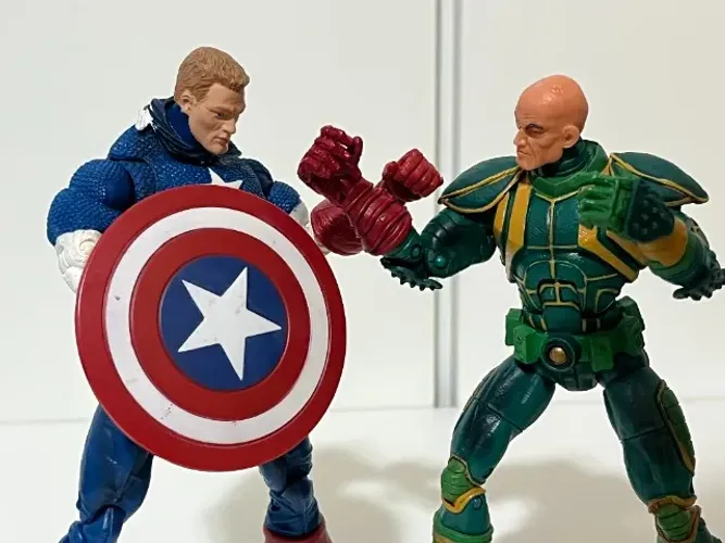 action figure capitão américa e barão strucker marvel toy biz 2006 series 1 - vingadores