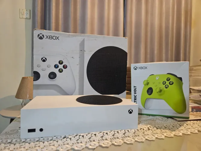 Xbox One Series S - 1TB + Controle Eletric Volt