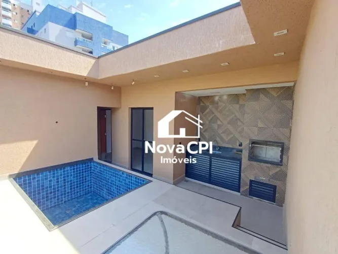 Sobrado triplex (individual) com 3 Quartos para venda na Praia Grande Guilhermina.
