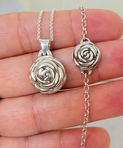 3 0 % O F F ! Conjunto Flor Prata 925