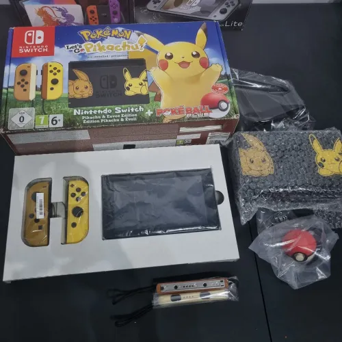 Nintendo Switch Pikachu & Eevee Edition