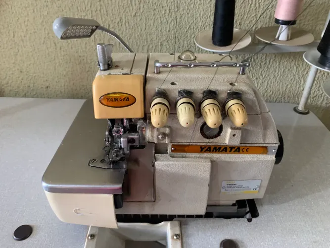 Vendo máquina de costura industrial ponto cadeia YAMATA