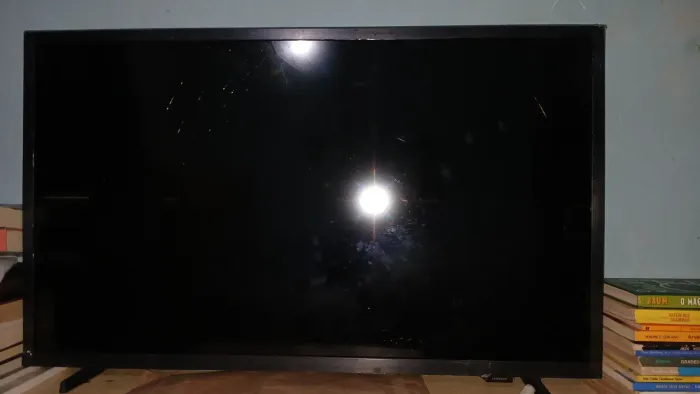 Vendo televisão Samsung de 32 polegadas com defeito, usado por apenas 7 meses