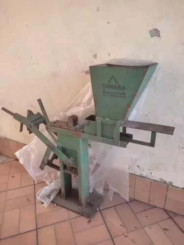 Máquina de fazer tijolo ecológico
