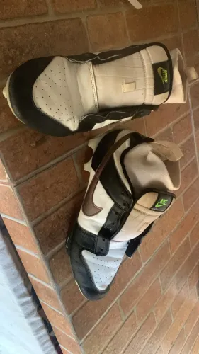 Chuteira de futebol americano Nike panda