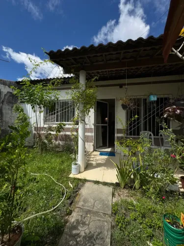 Casa com garagem própria em condomínio por 200 mil