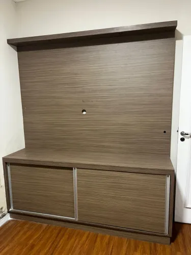 Painel com Led e balcão 