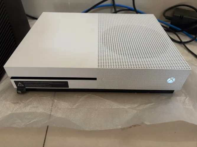 Xbox one s + jogos fisicos