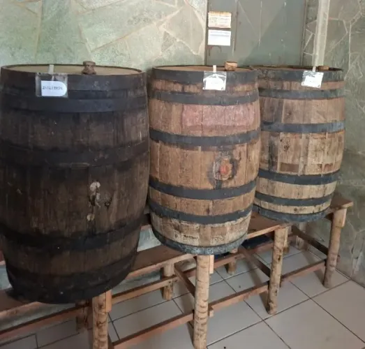Dornas antigas de Carvalho Europeu 200L, eleve o nível da sua cachaça! 
