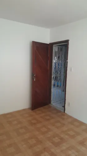 Alugo Apartamento Térreo 2/4, Sala no Conj. Colinas de Pituaçu em Salvador, Bahia.